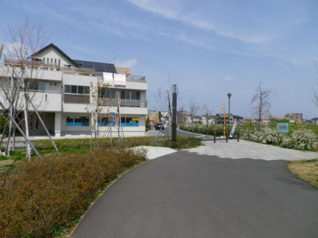 Streets around. From the south park