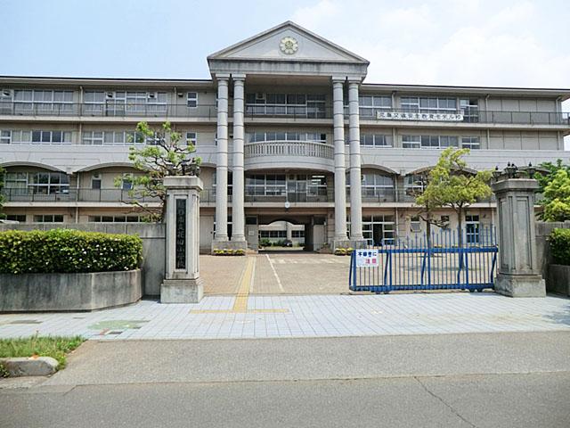 Primary school. Koshigaya City Hanada to elementary school 400m