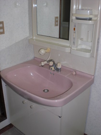 Washroom. Independent wash basin