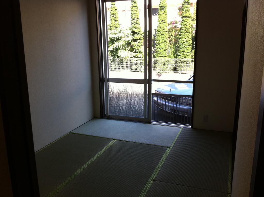 Living and room. The same type by the room