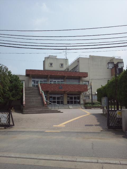 Primary school. Koshigaya Municipal Higashikoshigaya to elementary school 1438m