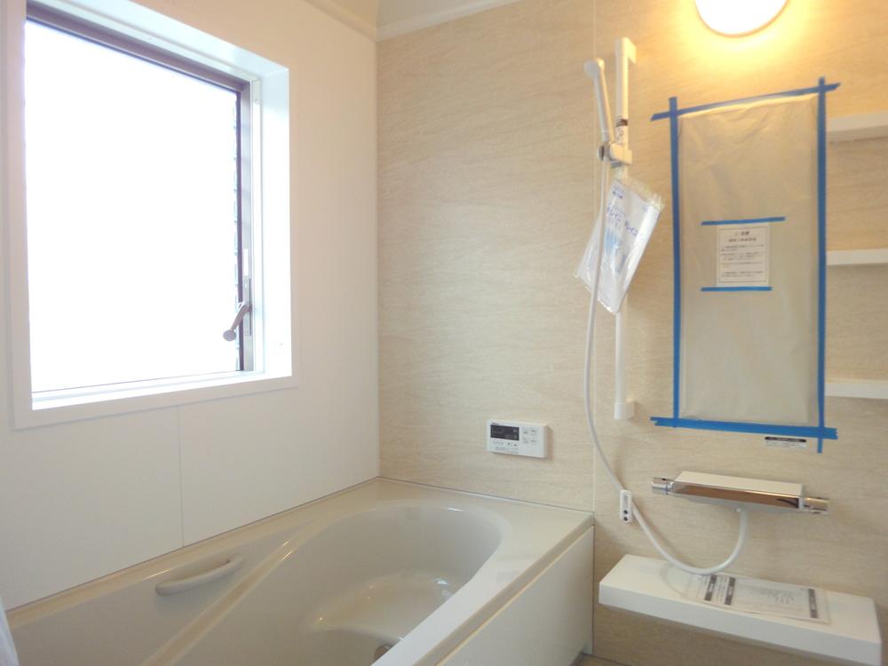 Bathroom. Unit bus (November 1, 2013) Shooting