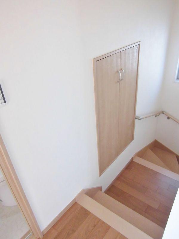 Receipt. There is attic storage ・ It is a moderately wide