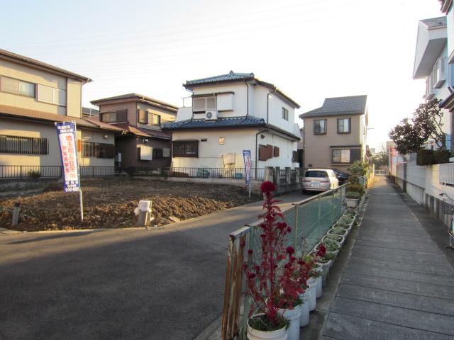 Local photos, including front road. West waterway ambulatory