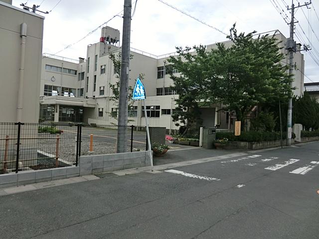 Primary school. Koshigaya Municipal Gamo 900m until the second elementary school