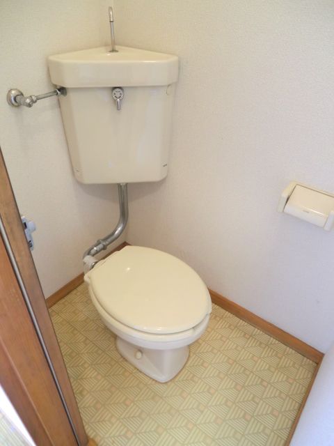 Toilet. Day-to-day life around the water is when it is beautiful will be refreshing.