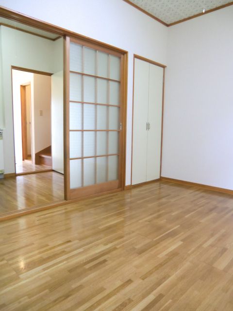 Living and room. Square floor plan is easy to the arrangement of the furniture.