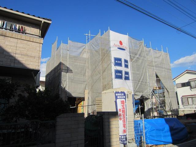 Local photos, including front road. Y in the parallel two or more car space