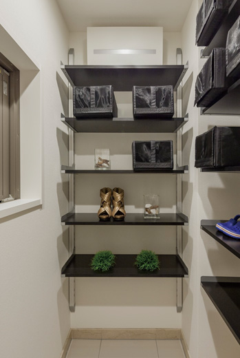 Receipt.  [Shoes in cloak] Since the variable type that, Shoes also plenty of storage with such height boots. Not only shoes, Also it can be stored stroller and golf bag. (Some type only)