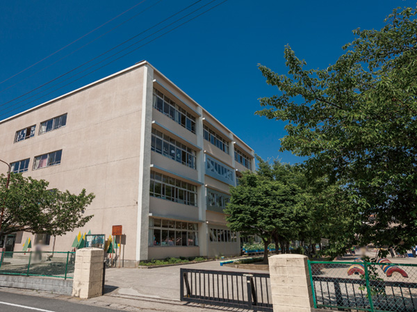 Surrounding environment. Municipal Minami Koshigaya elementary school (11 minutes' walk / About 840m)