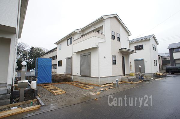 Local appearance photo. Building 2