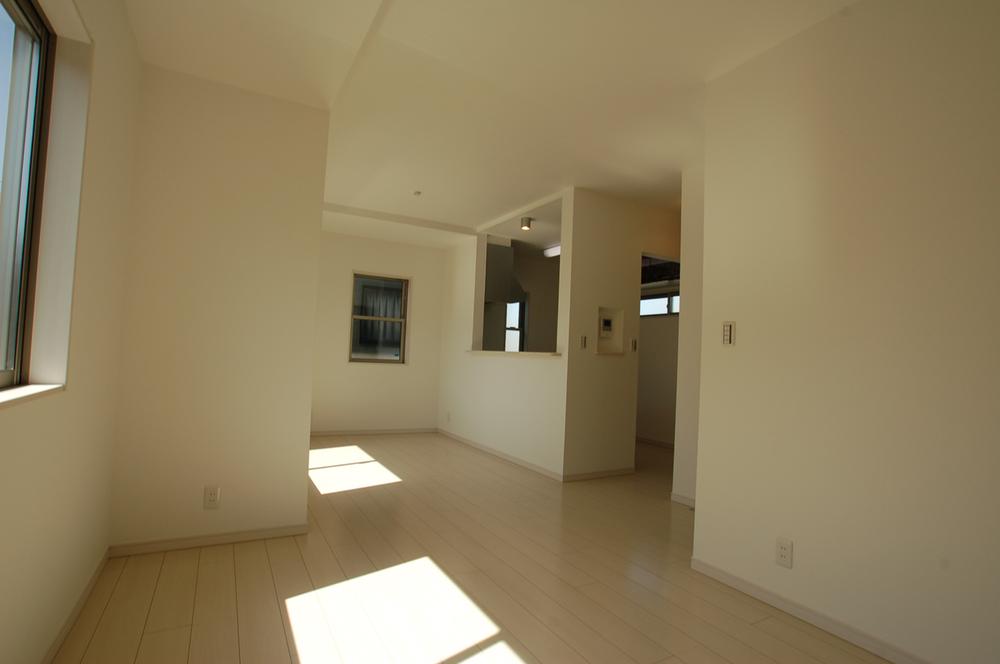 Same specifications photos (living). Same specifications