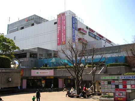 Shopping centre. 1133m to Daiei Minami Koshigaya shop