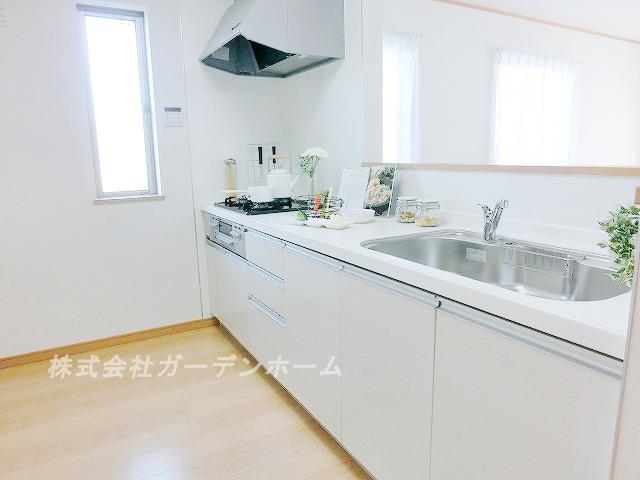 Model house photo. Popular face-to-face kitchen wife Model can be made dishes that drew out Hassle !! arm to carry the dishes !! (model house)
