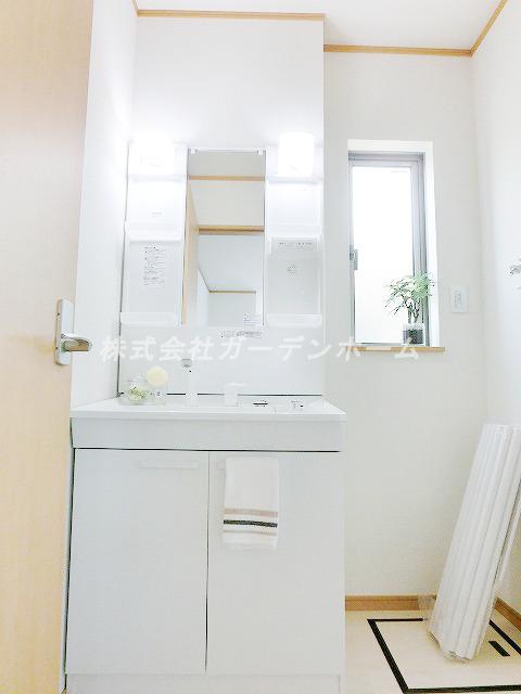 Model house photo. Space to put things is also very easy-to-use wash basin is sufficiently certain (model house)