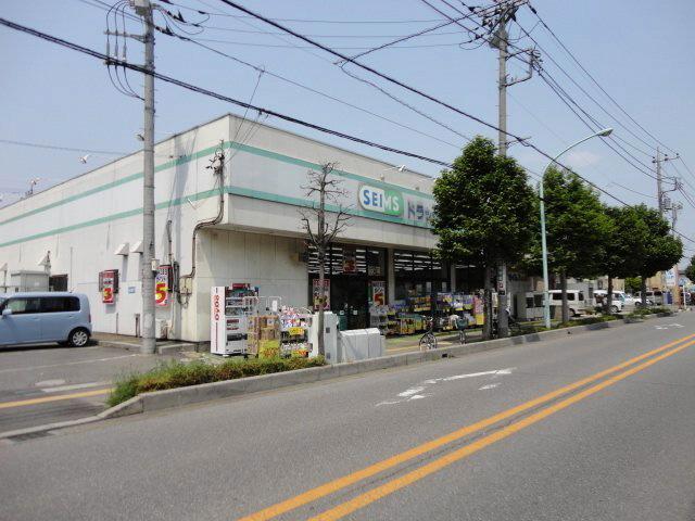 Drug store. Drag Seimusu Hanada to the store 673m