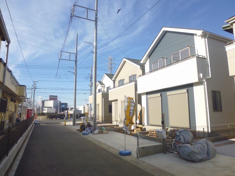 Local photos, including front road. Local (12 May 2013) Shooting