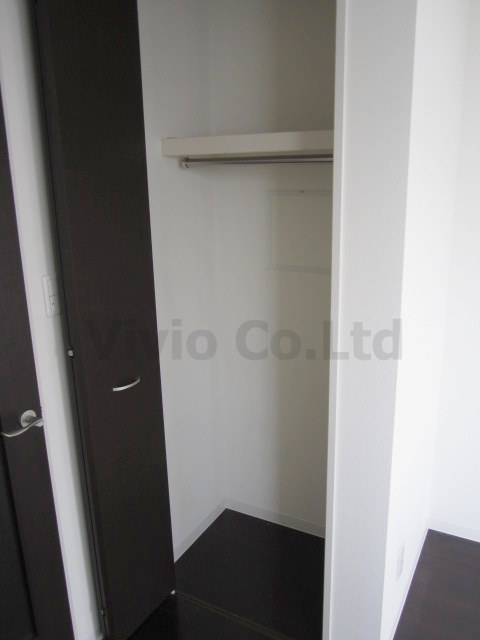 Receipt. Because there is a closet, It can be stored in the luggage. 