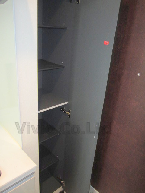 Receipt. Also can be stored boots and high-cut sneakers. 