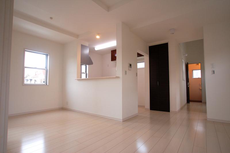 Same specifications photos (living)