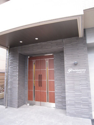 Entrance. Auto entrance with lock