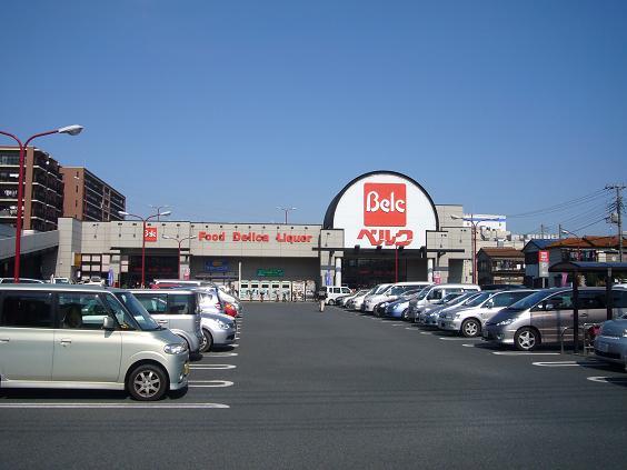 Supermarket. 640m to Berg