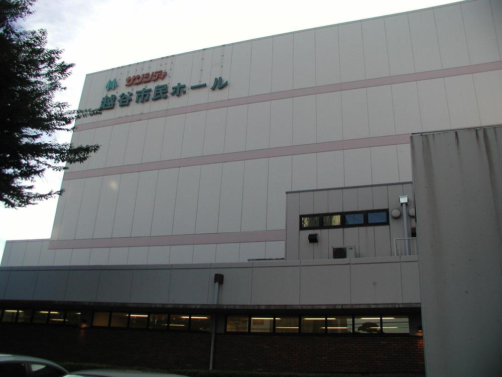 Shopping centre. 1439m to Sun City