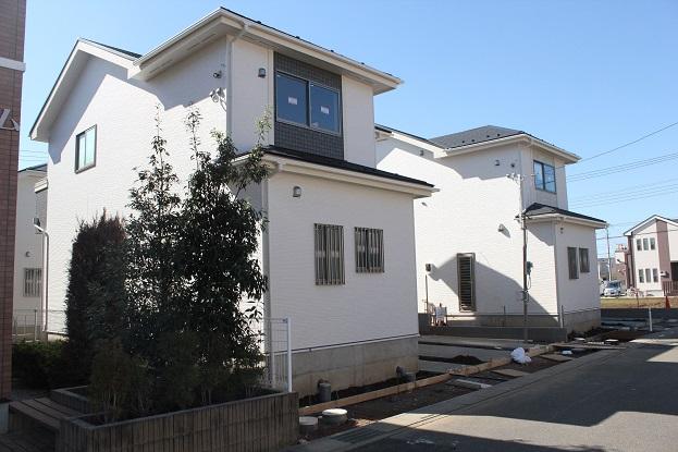 Local appearance photo. 1, 2 Building