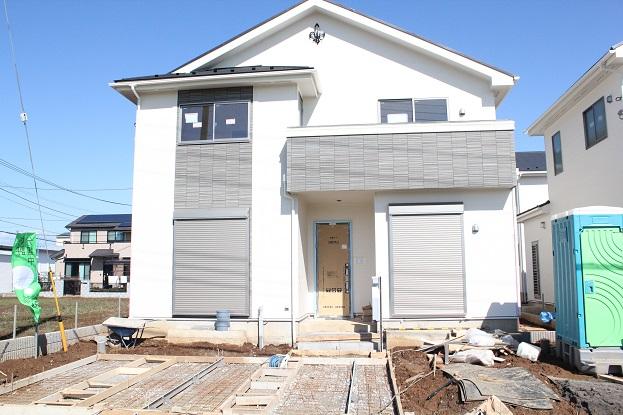 Local appearance photo. 4 Building