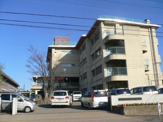 Primary school. 890m until Senma stand Small