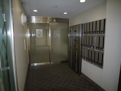 lobby. auto lock, With home delivery locker.
