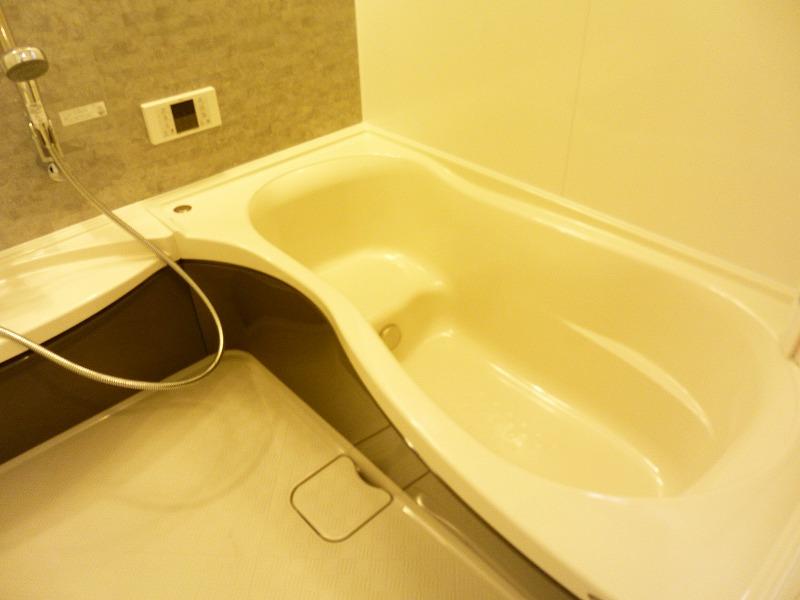 Bathroom. Indoor (12 May 2013) Shooting