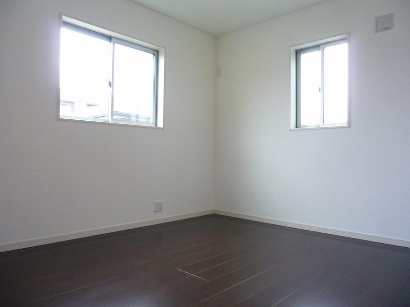 Non-living room. Indoor (12 May 2013) Shooting