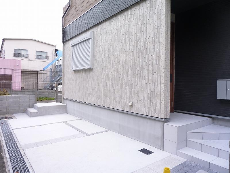 Parking lot. Local (12 May 2013) Shooting