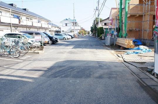 Local photos, including front road. Frontal road
