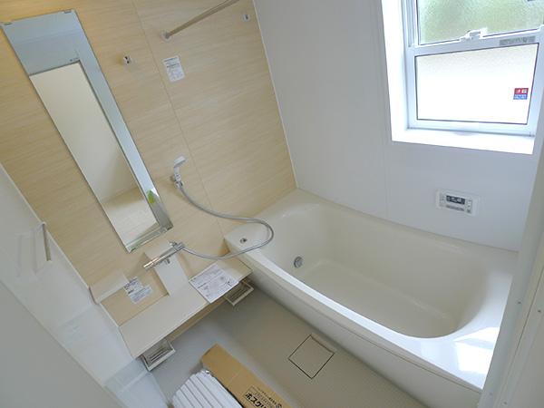 Bathroom. 4 Building