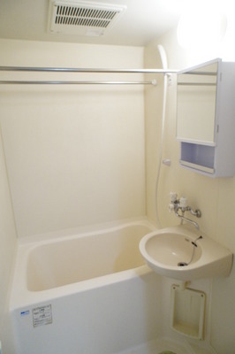 Bath. With bathroom drying function!