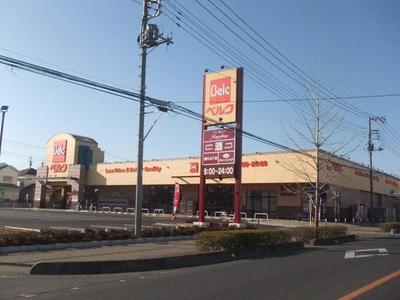 Supermarket. 870m until Berg (super)