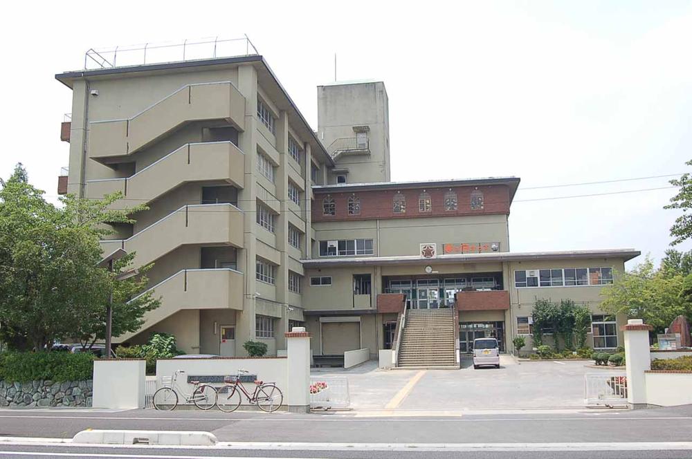 Junior high school. 596m until Koshigaya Univ Sagami junior high school