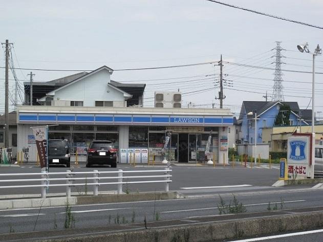 Convenience store. 440m to Lawson