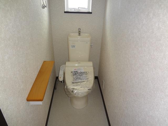 Toilet. 4 Building toilet