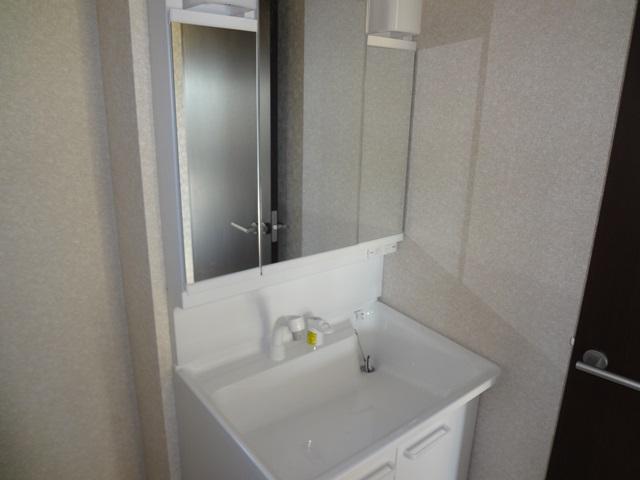 Wash basin, toilet. 4 Building Bathroom vanity