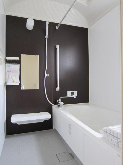 Bathroom. Building 2 bath