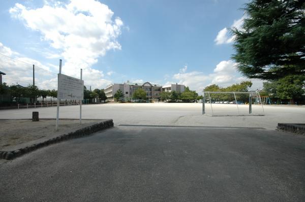 Primary school. 260m until Sakurai Elementary School