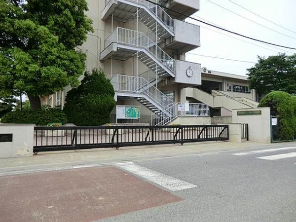 Junior high school. 1100m to square junior high school