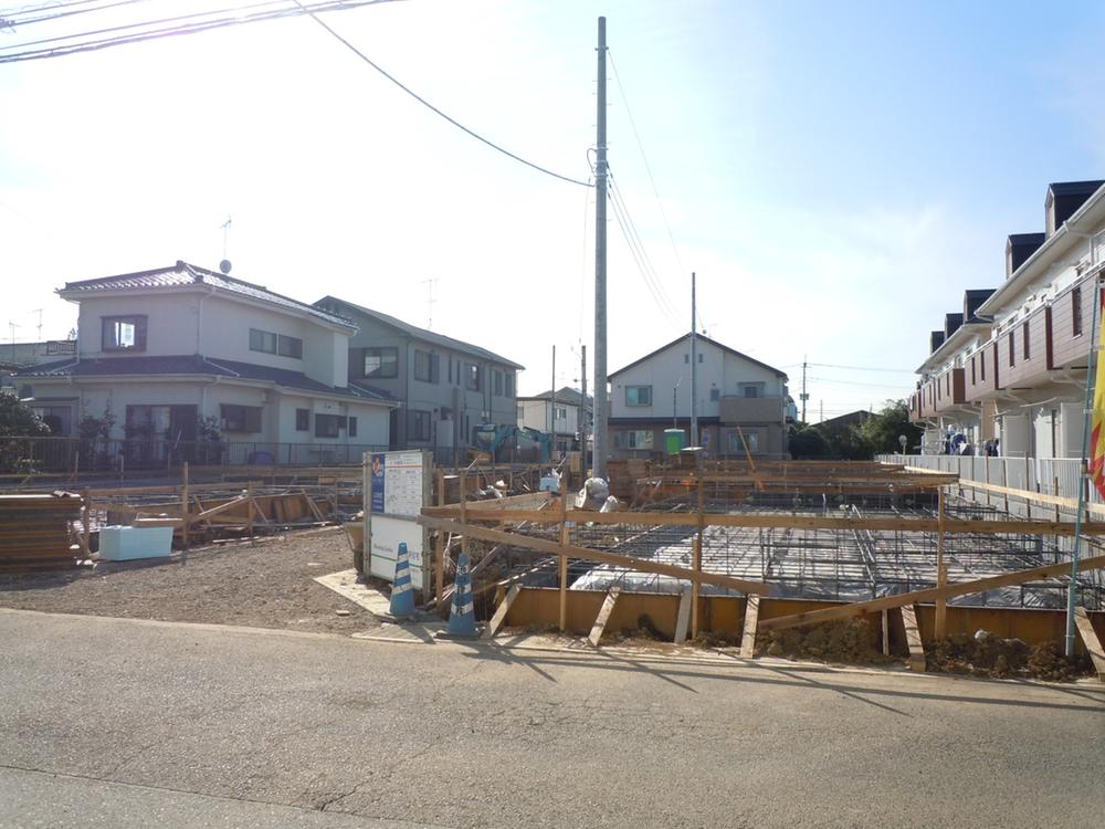 Local photos, including front road. Local (11 May 2013) Shooting