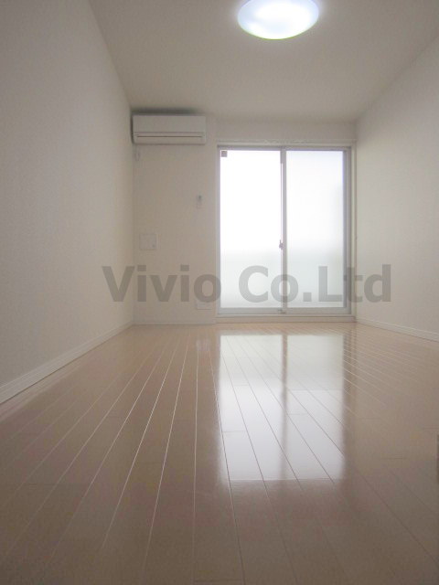 Living and room. All rooms flooring