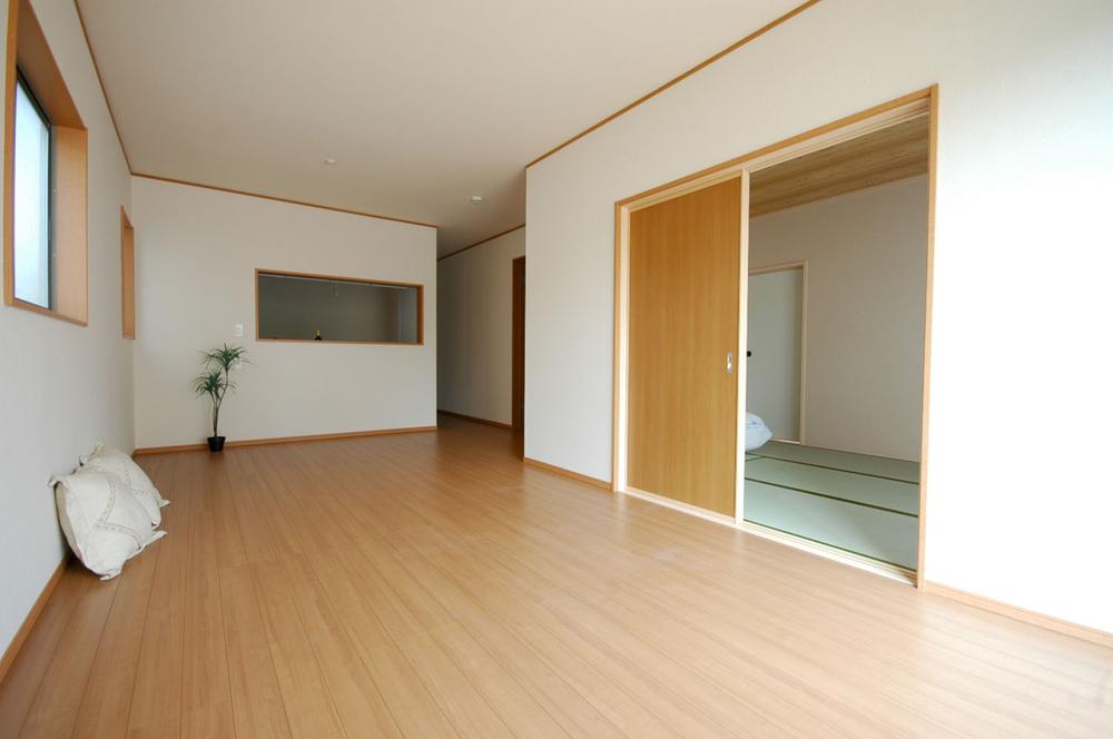 Same specifications photos (living). ◆ ◇ ◆ 16 Pledge of Spacious LDK! ◆ ◇ ◆ (1 Building) same specification living l