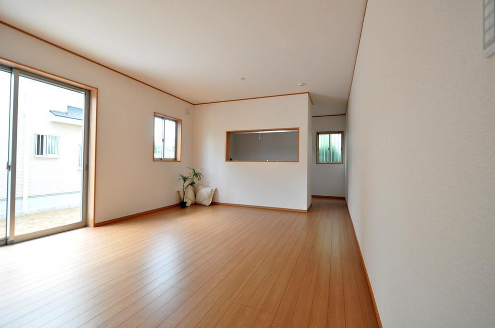 Same specifications photos (living). ◆ Spacious 16 Pledge living ◆ (Building 2) same specification