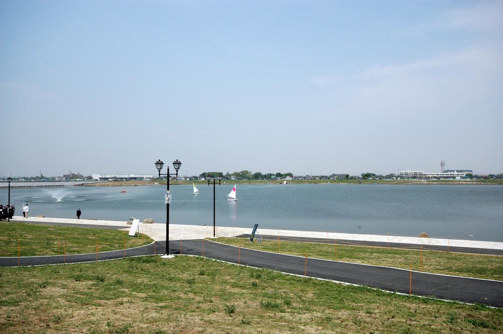 park. Gracefully spend in the banks 900m holiday lake to Lake Town